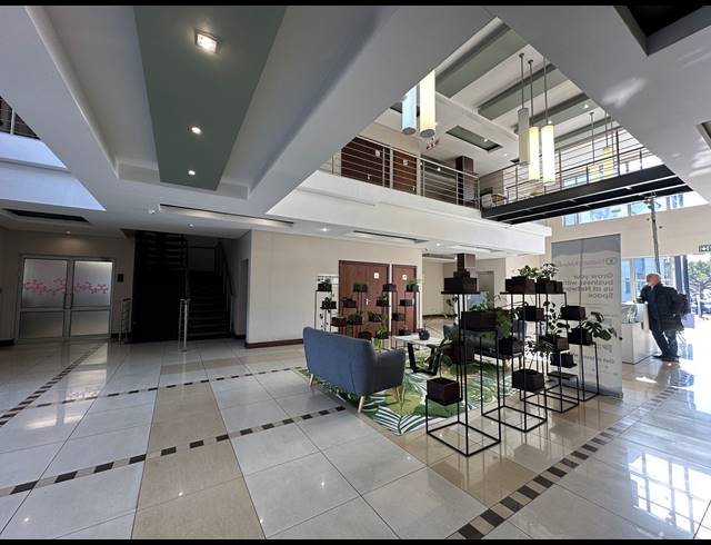 90.70M² CO-WORKING SPACE TO LET IN DIE HOEWES